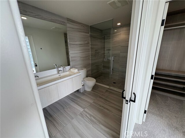 Building Photo - 1050 S Grand Ave