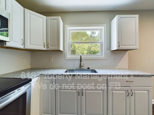 Building Photo - 6724 Sycamore Ave