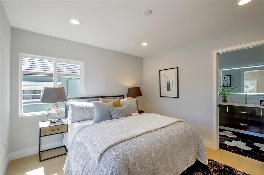 Building Photo - 914 Everett Ave