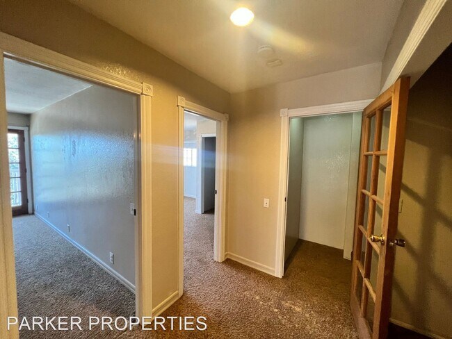 Building Photo - 3 br, 3 bath House - 1937 Lilac Ln