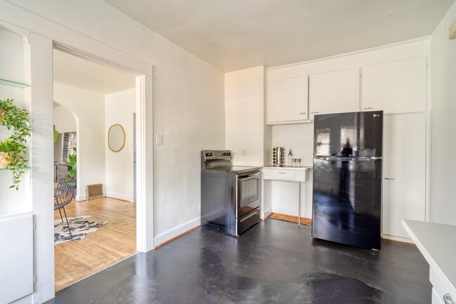 Building Photo - 2215 SE Powell Blvd