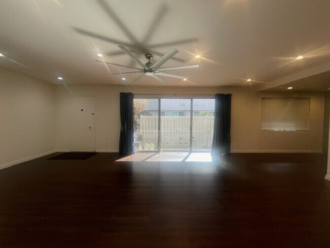 Building Photo - Coming Soon- Spacious Torrance 2 Bed/2 Bat...