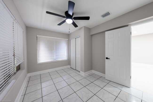 Building Photo - 120 SW 29th Terrace