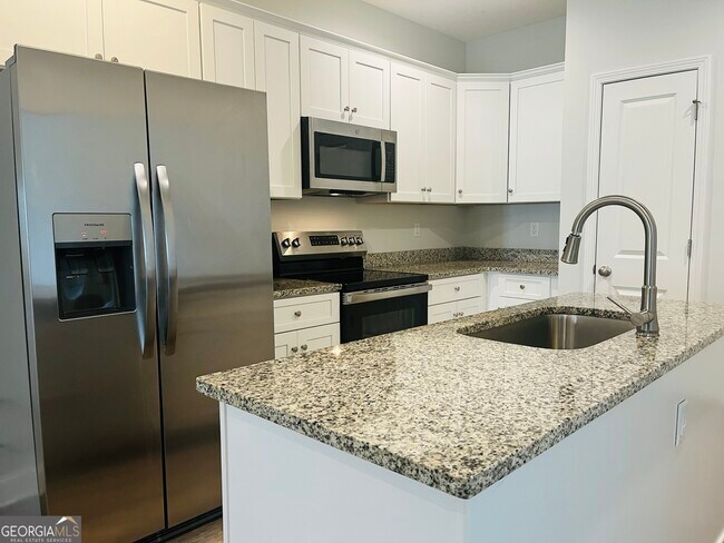 Building Photo - 110 Lenox Cir