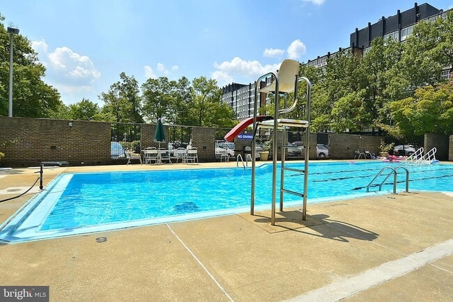 Building Photo - 1301 Delaware Ave SW