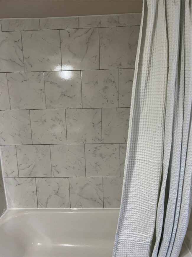 Building Photo - 305 7th St