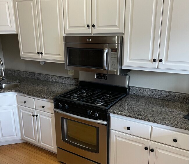 Kitchen - 1211 W Newport Ave