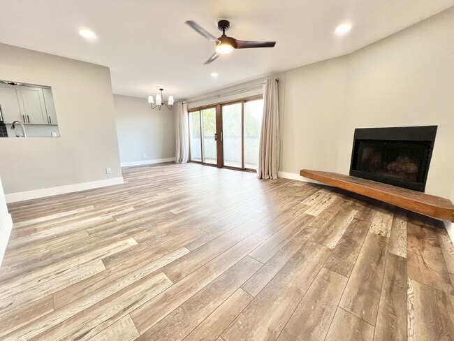 Building Photo - Spacious 2 Bedroom, 2 Bath Condo in Desira...