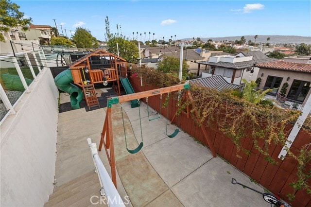 Building Photo - 807 N Paulina Ave