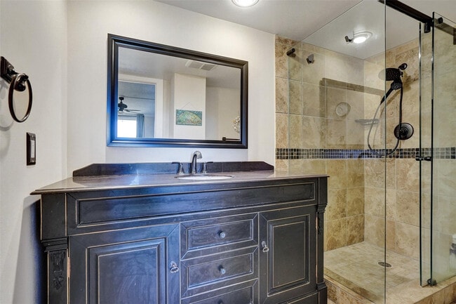 Building Photo - 3051 NE 48th St