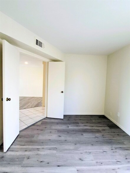 Building Photo - 500 Tiki Dr