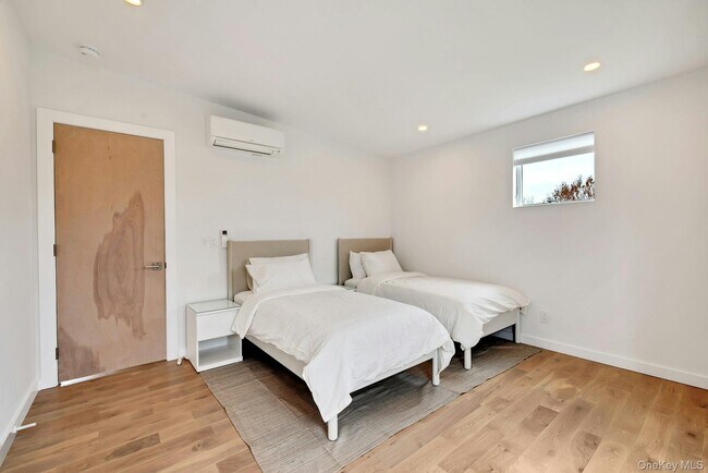 Building Photo - 420 Old Farm Rd