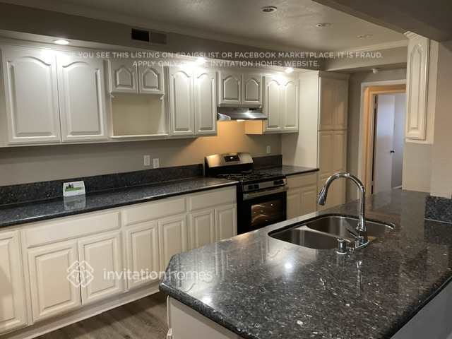 Building Photo - 1341 W D St