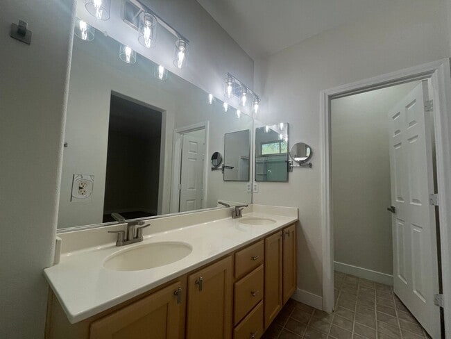 Building Photo - single story, 3 bed, 2 bath, 2 car garage in gated community in Summerlin