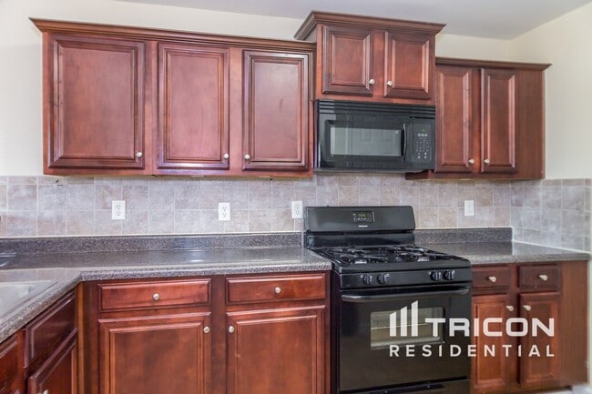 Building Photo - 2435 Cornell Cir