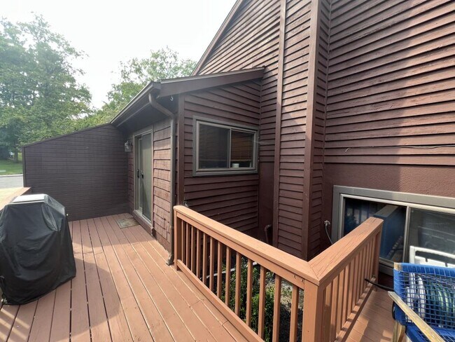 Building Photo - 1002 Timber Creek Dr
