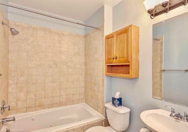 Building Photo - 1401 Trinidad Ave NE