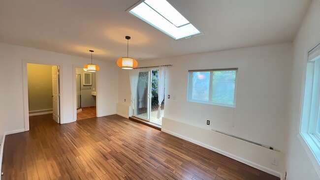 Building Photo - EPIC REA: Beautiful 2 Bed/2 Bath In the Heart of West Berkeley’s Poet’s Corner.