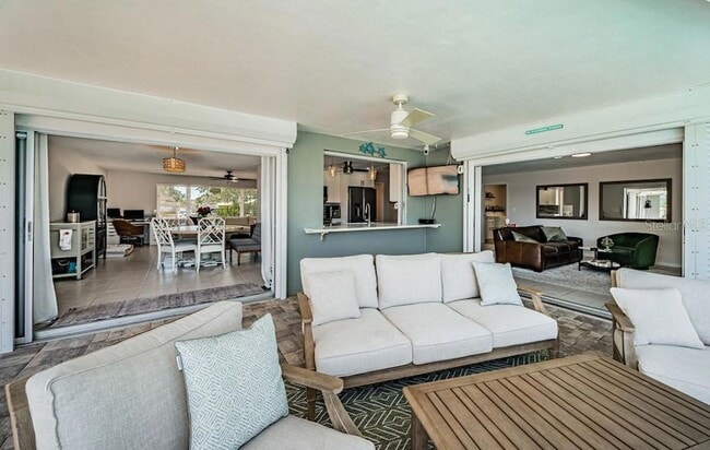 Building Photo - 2180 Dolphin Blvd S