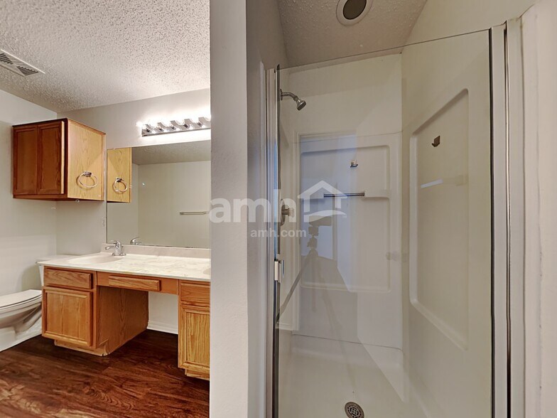 Building Photo - 816 Meadowlark Dr