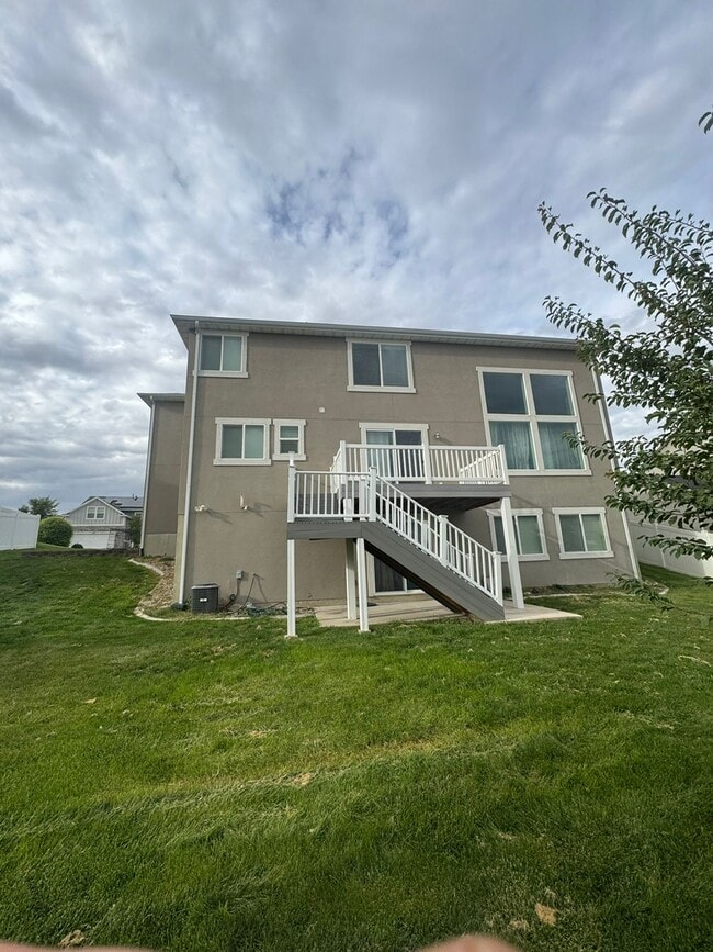 Building Photo - 1109 W Meridian Dr