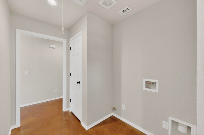 Building Photo - 1471 W Kaufman St