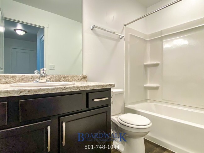 Building Photo - Beautiful 3 Bed 2 Bath Herriman Townhome!