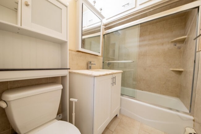 Building Photo - 32 46th St