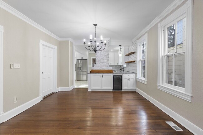 Building Photo - Fully updated home in Port Norfolk