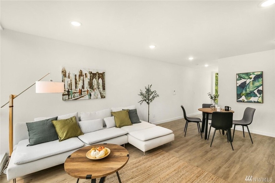 Building Photo - 2609 S Judkins St