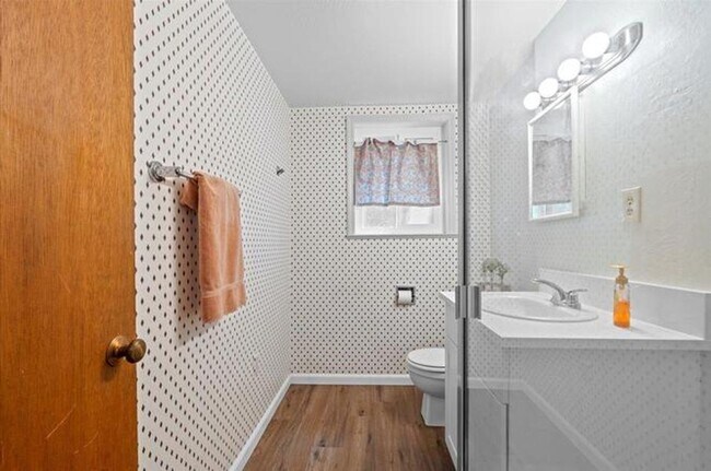 Building Photo - 112 College Way