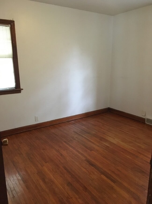 Building Photo - 700 Kern St