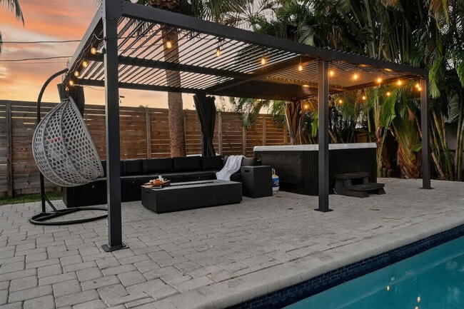 Building Photo - 2423 NE 202nd St