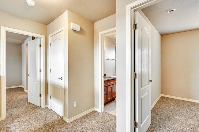 Building Photo - 3873 Loma Brisa Dr
