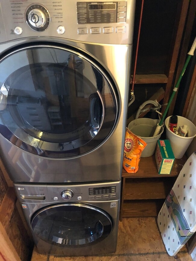 Building Photo - Charming 3 bedroom 1.5 bath home in La Mesa, with brand new Spa Jacuzzi! $3,295