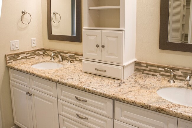 Building Photo - 55+ gated community of Miners Village in Double Diamond.