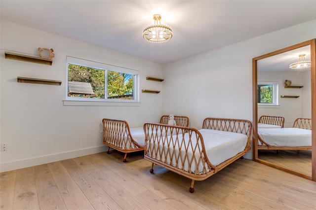 Building Photo - 611 W Sycamore St