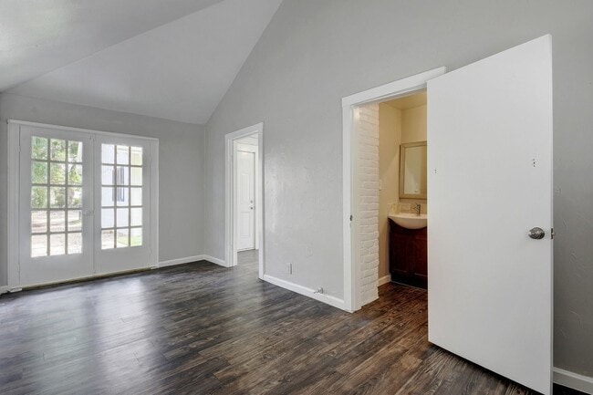Building Photo - 6bed/3bath House in West Campus