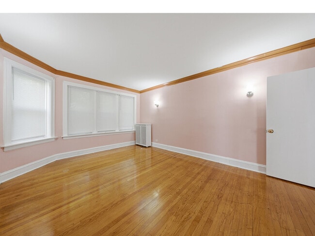 Building Photo - 6316 N Artesian Ave