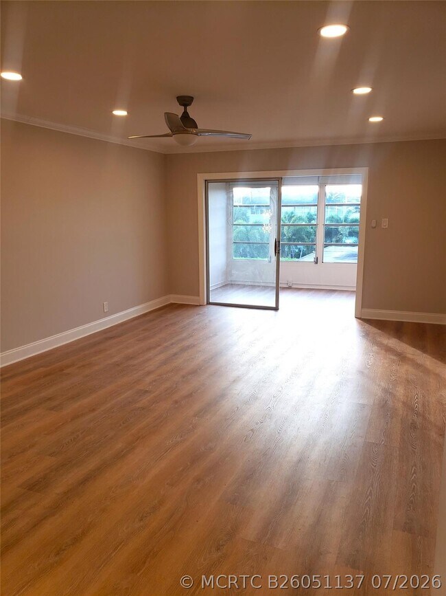 Building Photo - 7897 Golf Cir Dr