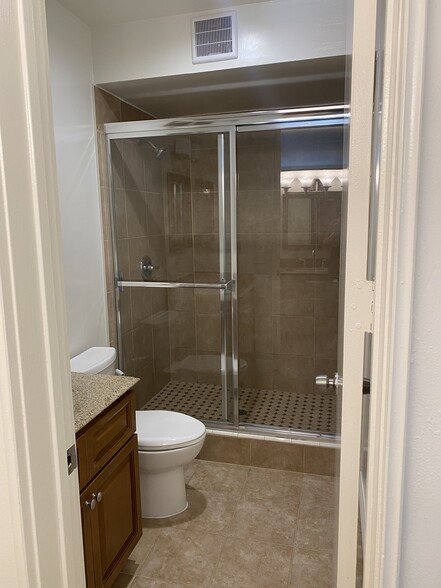 Master Bath - 6625 Green Valley Cir