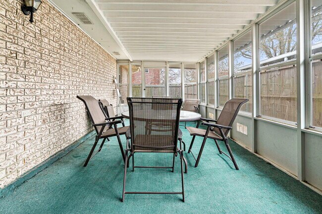 Building Photo - 5332 David Dr