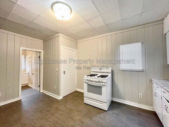 Building Photo - 3201 5th St