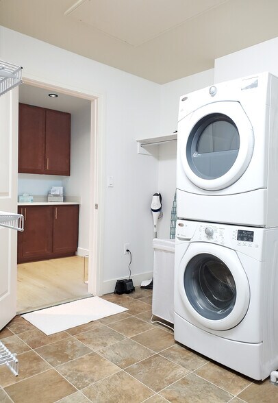 Building Photo - 3401 Arapahoe Ave