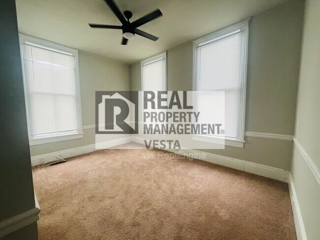 Building Photo - 1055 Walnut St