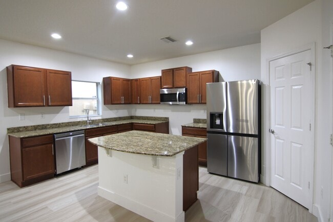 Building Photo - 4635 Chatterton Way