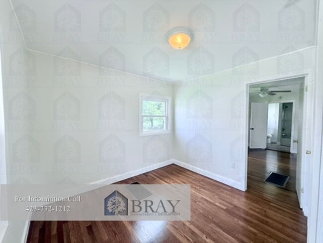 Building Photo - Cozy Brick Home with Huge Garage – Great K...