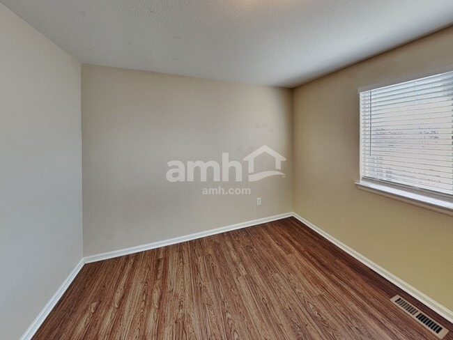 Building Photo - 451 Baler Ct