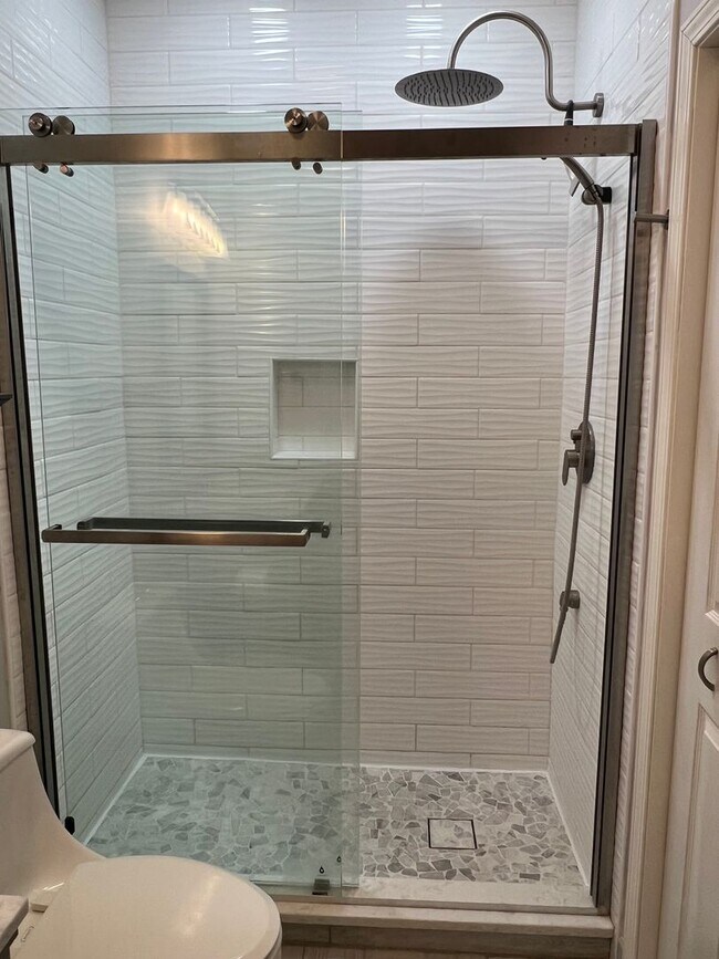 Building Photo - Lovely Condo with Updated Bathrooms and Private View - Summer House