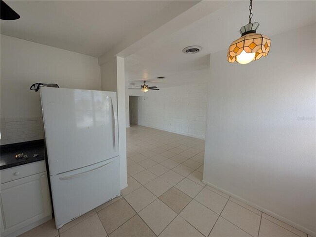 Building Photo - 27284 Sunnybrook Rd